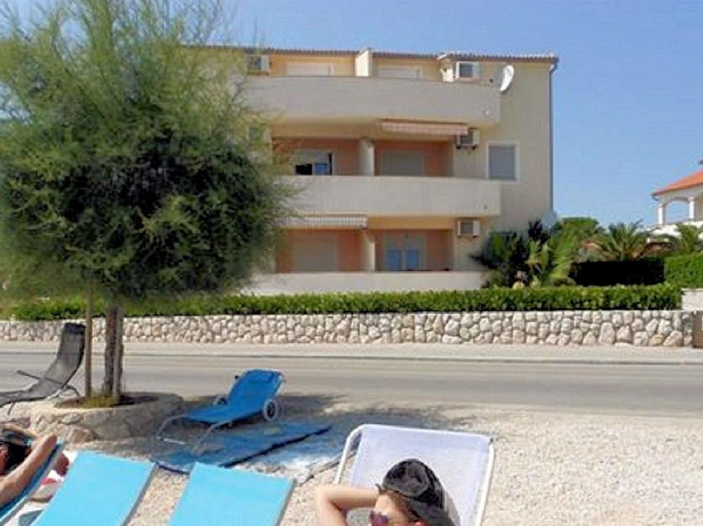 Beach Home Noemie Vir Exterior photo